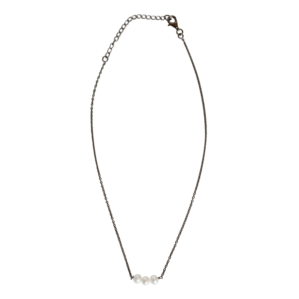Three-Pearl Choker in Black