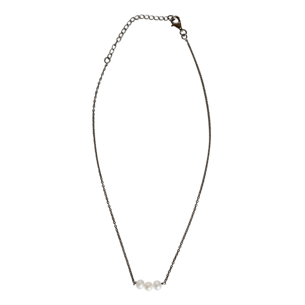 Three-Pearl Choker in Black